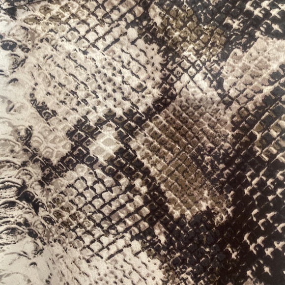 1 State Snakeskin blouse - Picture 12 of 13